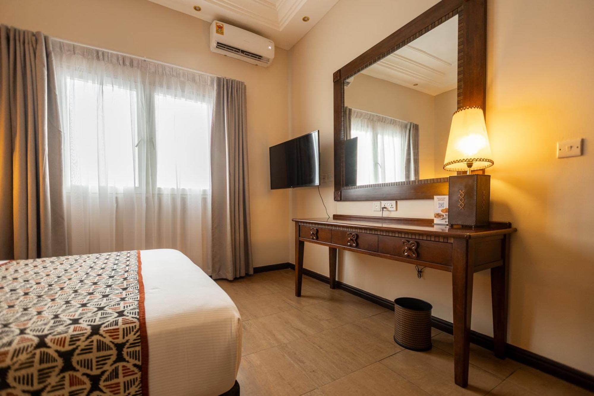 The African Regent Hotel Acra Exterior foto
